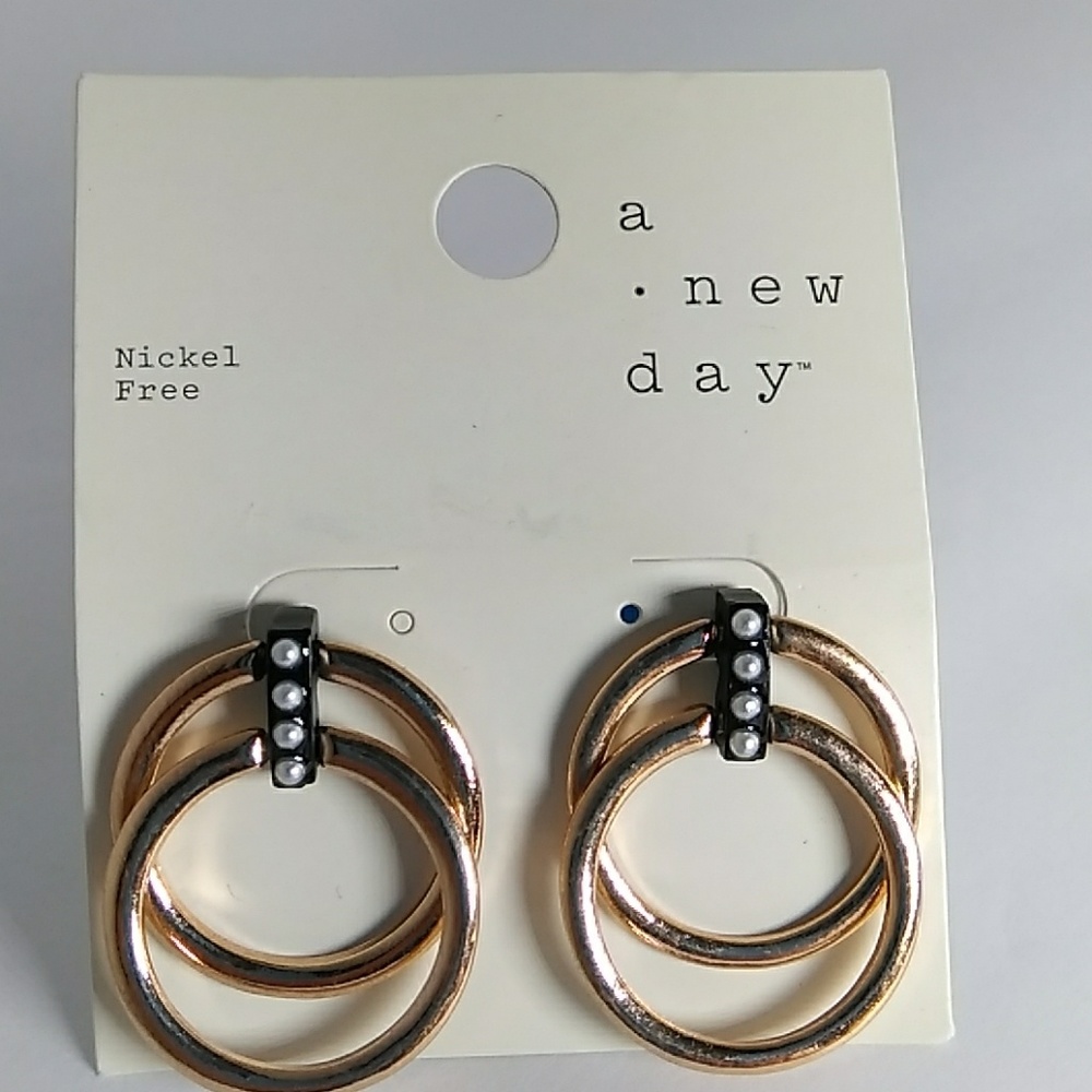 Earings - Picture 3 of 3